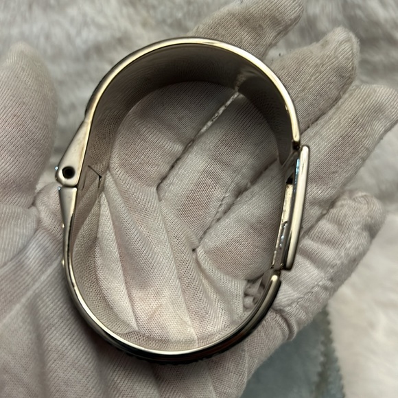 Gucci large black patent leather there and silver stone clasp bangle bracelet - Picture 16 of 17